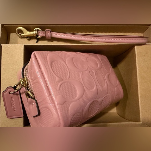 FREE SHIPPING - COACH Boxed Essential Mini Patent Signature Cosmetic Pouch - Picture 2 of 4